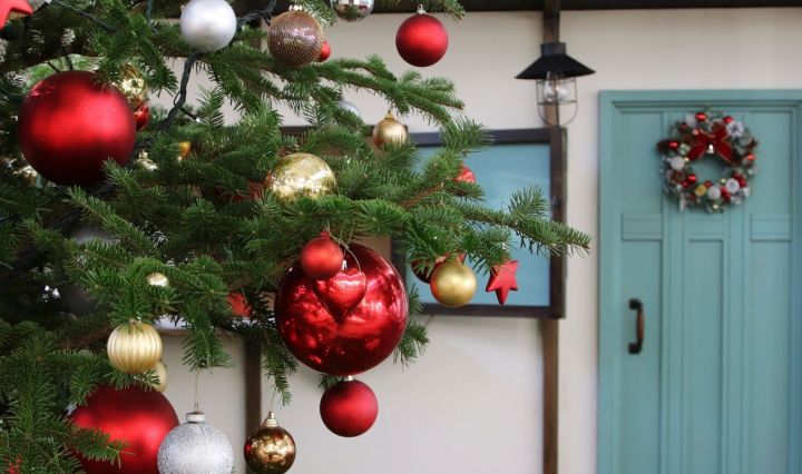 6 DIY Christmas Tree Decorations To Get Busy Making This Festive Season